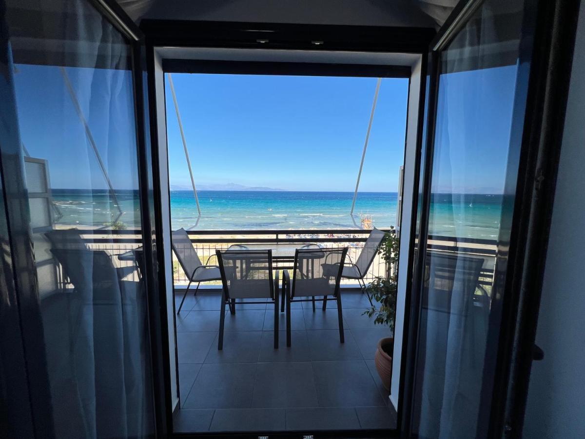Appartamento Medora By The Sea Near Airport Artemida  Esterno foto